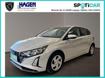Gebraucht Hyundai i20 Select 101 PS (74 kW) 2024 Atlas white Kleinwagen