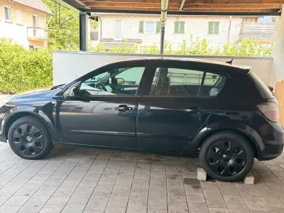 Gebraucht Opel Astra 80 PS (58 kW) 2007 Schwarz Kleinwagen