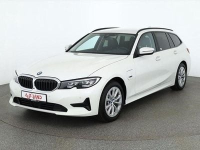 Gebraucht BMW 330e Sport Line 252 PS (185 kW) 2022 Weiß Kombi