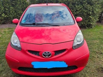 Gebraucht Toyota Aygo 68 PS (50 kW) 2008 Rot Kleinwagen