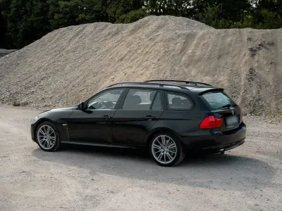 Gebraucht BMW 320 163 PS (119 kW) 2009 Schwarz Kombi