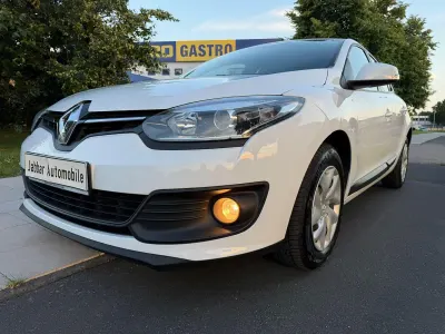 Gebraucht Renault Mégane Authentique 110 PS (80 kW) 2015 Weiß Limousine