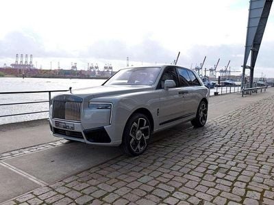 Neu Rolls Royce Cullinan 544 PS (400 kW) 2026 Crystal over selby grey SUV