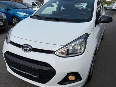 Gebraucht Hyundai i10 Basis 67 PS (49 kW) 2015 Weiß Kleinwagen