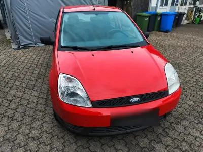 Gebraucht Ford Fiesta 69 PS (50 kW) 2004 Rot Kleinwagen