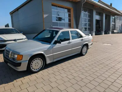Gebraucht Mercedes 190 118 PS (86 kW) 1985 Silber Limousine