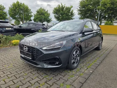 Neu Hyundai i30 GO! 150 PS (110 kW) 2026 Cypress green Kombi
