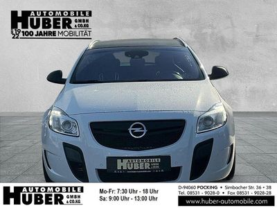 Weiß Gebraucht 2011 Opel Insignia OPC Kombi | 12.900 €