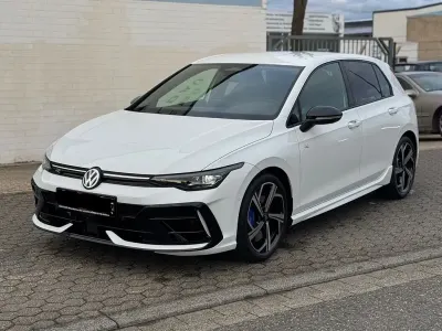 Gebraucht VW Golf VIII R 333 PS (244 kW) 2026 Weiß Limousine