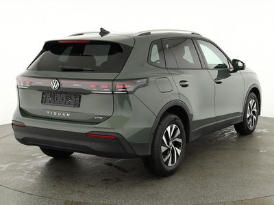 Cipressinogrün metallic Neu 2025 VW Tiguan Life SUV | 38.684 € (Teuer)