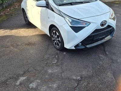 Weiß Gebraucht 2021 Toyota Aygo X-play Kleinwagen | 8.900 € (Fairer Preis)