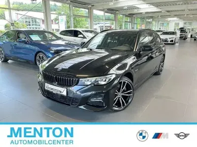 Gebraucht BMW 320e M Sport 204 PS (150 kW) 2022 Schwarz Kombi