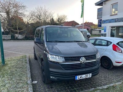 Grau Gebraucht 2020 VW Caravelle Van / Kleinbus | 29.900 € (Fairer Preis)