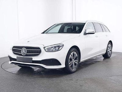 Weiß Gebraucht 2023 Mercedes E220 Avantgarde Kombi | 43.900 €