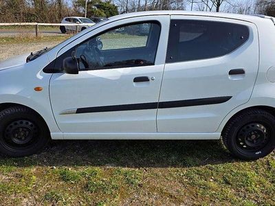 Gebraucht Suzuki Alto Basic 68 PS (50 kW) 2014 Weiß Kleinwagen