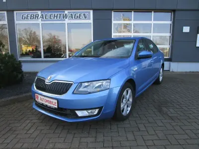 Gebraucht Skoda Octavia Elegance 105 PS (77 kW) 2013 Blau Limousine