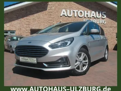 Begagnad Ford S-MAX Titanium 150 HK (110 kW) 2021 Silver Minibuss