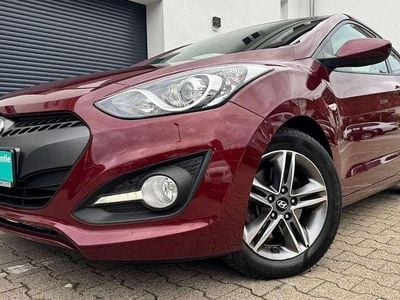 Gebraucht Hyundai i30 110 PS (80 kW) 2017 Wein Coupé