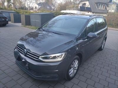 Gebraucht VW Touran Comfortline 150 PS (110 kW) 2019 Grau Van / Kleinbus