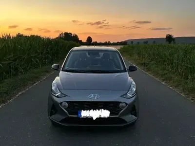 Gebraucht Hyundai i10 Trend 67 PS (49 kW) 2021 Grau Kleinwagen