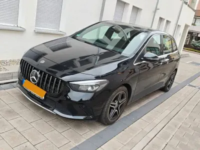 Gebraucht Mercedes B200 Business 150 PS (110 kW) 2020 Schwarz Kleinwagen