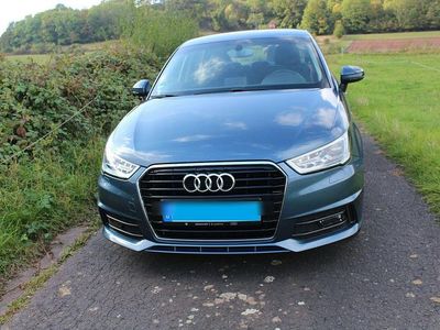 Blau Gebraucht 2017 Audi A1 Sportback Kleinwagen | 17.000 € (Etwas zu teuer)