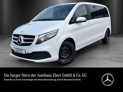 Weiß Gebraucht 2022 Mercedes V220 Van / Kleinbus | 44.880 € (Fairer Preis)