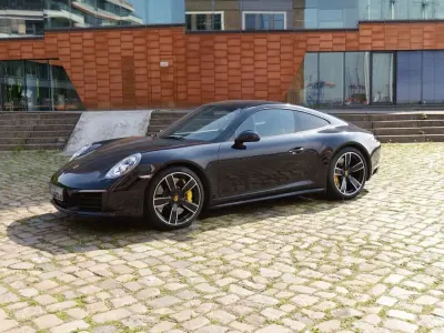 Gebraucht Porsche 911 Carrera 4 370 PS (272 kW) 2018 Tiefschwarz Coupé