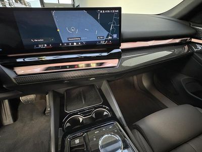 (0a90) sophistograu brillant Gebraucht 2025 BMW 540 M Sport Kombi | 68.789 € (Superpreis)