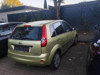 Usata Ford Fiesta 70 CV (51 kW) 2006 Verde Utilitaria