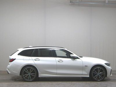 Gebraucht BMW 330e M Sport 252 PS (185 kW) 2021 Alpinweiss Kombi