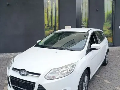 Gebraucht Ford Focus SYNC Edition 101 PS (74 kW) 2014 Weiß Limousine