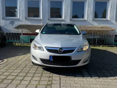 Gebraucht Opel Corsa 140 PS (102 kW) 2012 Silber Kleinwagen