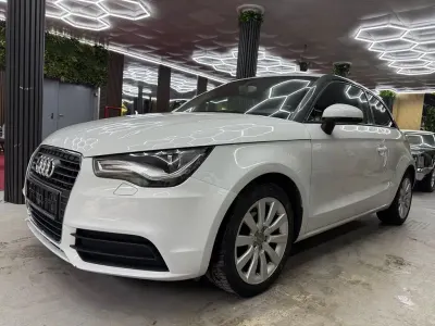 Używany Audi A1 Attraction 90 KM (66 kW) 2012 Biały Hatchback