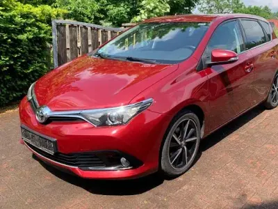 Gebraucht Toyota Auris Edition-S 116 PS (85 kW) 2017 Rot Limousine