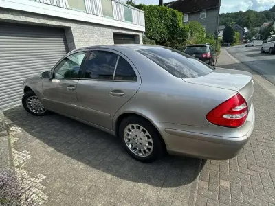 Gebraucht Mercedes E200 Classic 163 PS (119 kW) 2003 Grau Limousine