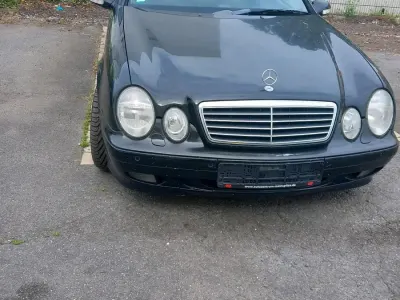 Gebraucht Mercedes CLK230 194 PS (142 kW) 2000 Schwarz Cabrio