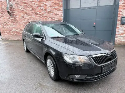 Gebraucht Skoda Superb Ambition 170 PS (125 kW) 2013 Schwarzmagic perleffekt Kombi