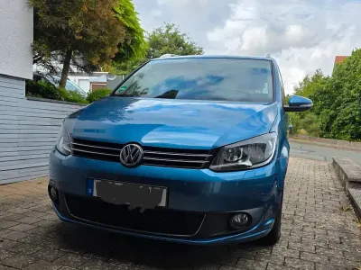 Gebraucht VW Touran Cup 140 PS (102 kW) 2014 Blau Van / Kleinbus