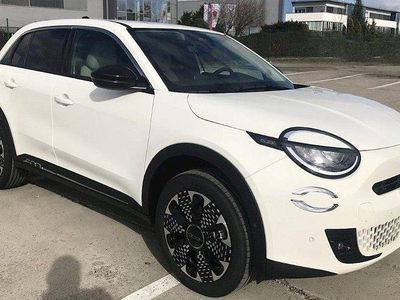 Neu Fiat 600 La Prima 145 PS (106 kW) 2026 Weiß SUV