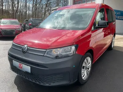 Używany VW Caddy 102 KM (75 kW) 2022 Czerwony Minivan