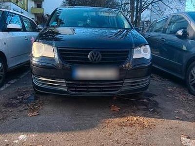 Schwarz Gebraucht 2006 VW Touran Van / Kleinbus | 2.200 € (Etwas zu teuer)