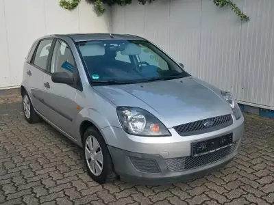 Gebraucht Ford Fiesta Basis 69 PS (50 kW) 2006 Silber Kleinwagen