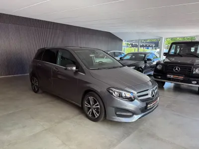 Gebraucht Mercedes B200 136 PS (100 kW) 2018 Grau Kleinwagen