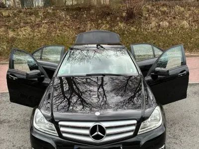 Gebraucht Mercedes C180 Elegance 156 PS (114 kW) 2012 Schwarz Limousine