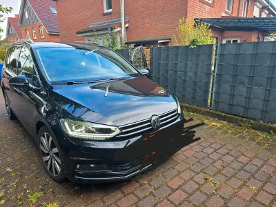Gebraucht VW Touran Highline 150 PS (110 kW) 2020 Schwarz Van / Kleinbus