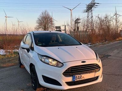 Weiß Gebraucht 2013 Ford Fiesta Trend Limousine | 3.200 € (Guter Preis)