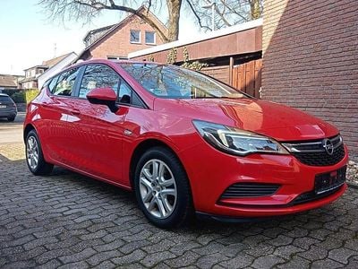 Gebraucht Opel Astra Edition 125 PS (91 kW) 2016 Rot Limousine