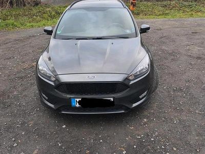 Grau Gebraucht 2018 Ford Focus Kombi | 11.000 € (Fairer Preis)