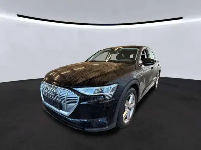 Używany Audi e-tron Comfort 230 kW (313 KM) 2022 Czarny SUV